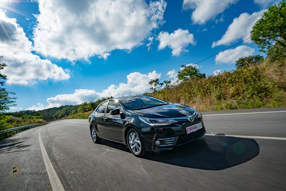 Toyota’dan sıfır araç almayı düşünenler dikkat!<br><br>Toyota’nın hem taksitli satış hem de büyük indirim fırsatları sunduğu bu kampanya, stoklarla sınırlı. Bu nedenle sıfır otomobil satın almak isteyenlerin vakit kaybetmeden en yakın Toyota bayisiyle iletişime geçmeleri gerekiyor. Corolla Sedan dışında, diğer Toyota modellerinde de geçerli olan bu kampanya, 31 Temmuz 2025’e kadar devam edecek.