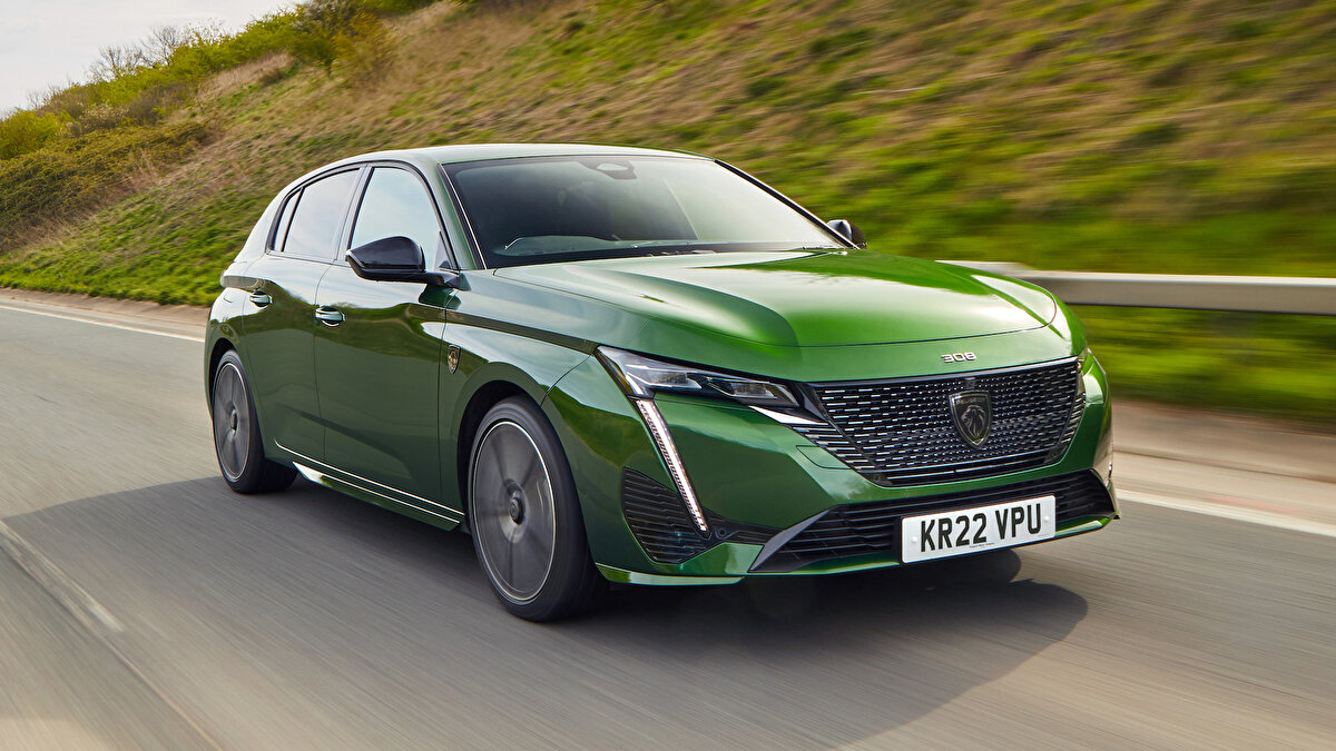 Peugeot E‑208 GT 100 kW (elektrikli) – 1 milyon 632 bin TL