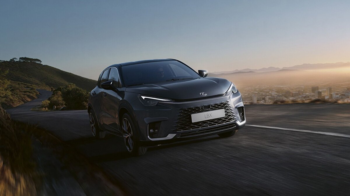 Lexus LBX Elegant Hybrid – 2 milyon 400 bin TL
