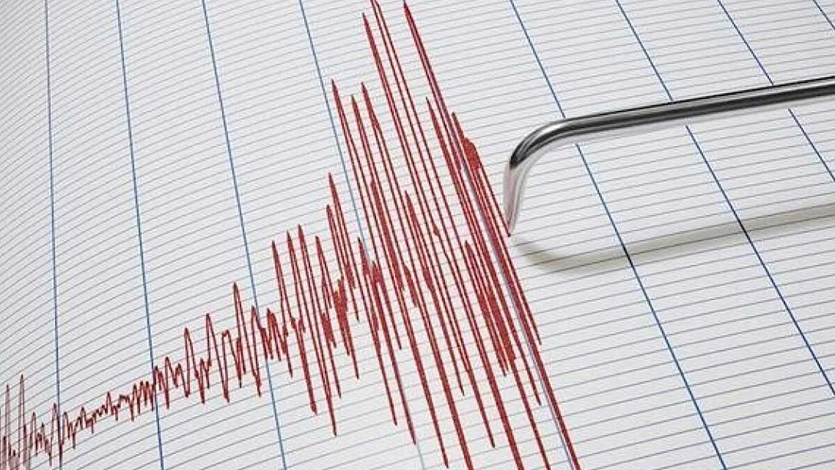 Türkiye gibi deprem kuşağında yer alan bir ülkede yaşarken, bulunduğunuz bölgenin deprem riskini bilmek hayati öneme sahiptir. e-Devlet üzerinden ulaşılabilen AFAD Türkiye diri fay haritası, vatandaşlara bu konuda büyük kolaylık sunuyor. Fay hattı sorgulaması yaparak hem kendinizi hem de sevdiklerinizi olası bir afete karşı daha hazırlıklı hale getirebilirsiniz.