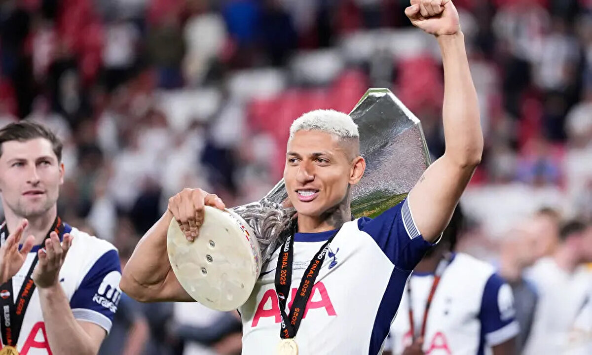 The Sun'ın haberine göre Tottenham'da bu yaz gönderilmesi beklenen futbolcular arasında yer alan oyuncu, Galatasaray'a kiralık ya da bonservisiyle transfer olacak.<br>