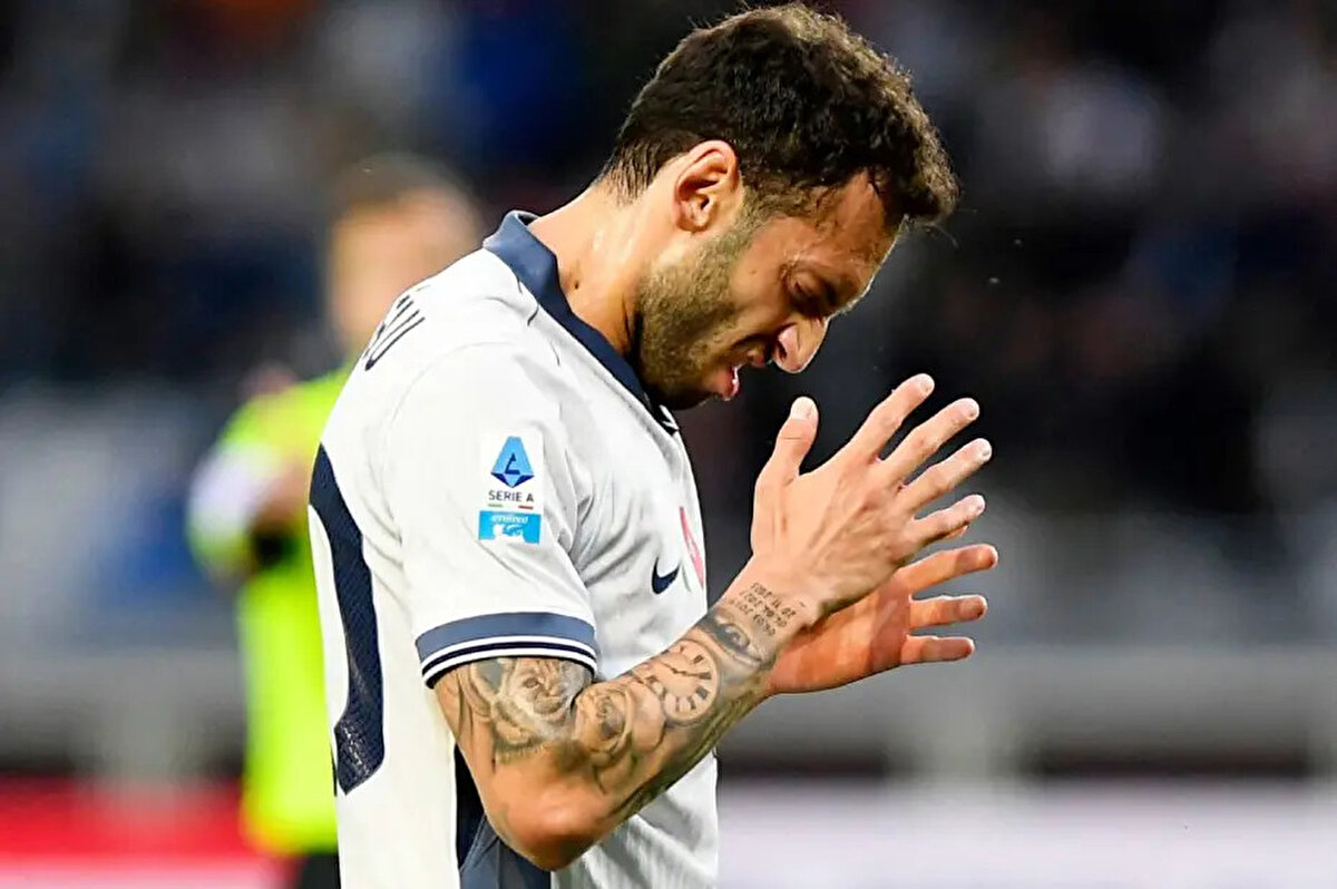 FIFA Kulüpler Dünya Kupası'na son 16 turunda veda eden Inter'de takım kaptanı Lautaro Martinez, "Kalmak istemeyen hemen ayrılsın" diyerek Hakan Çalhanoğlu'nu işaret etmişti.<br>