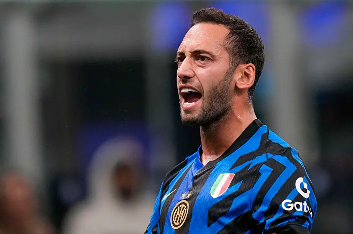 Galatasaray'ın renklerine bağlamak istediği Hakan Çalhanoğlu'na Inter cephesinden tepki gelmişti.<br>
