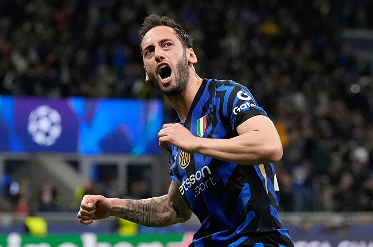 Galatasaray'ın beklentisi ise Hakan Çalhanoğlu'nun araya girerek bonservis bedelinde orta yolun sağlanmasına destek olması.<br>