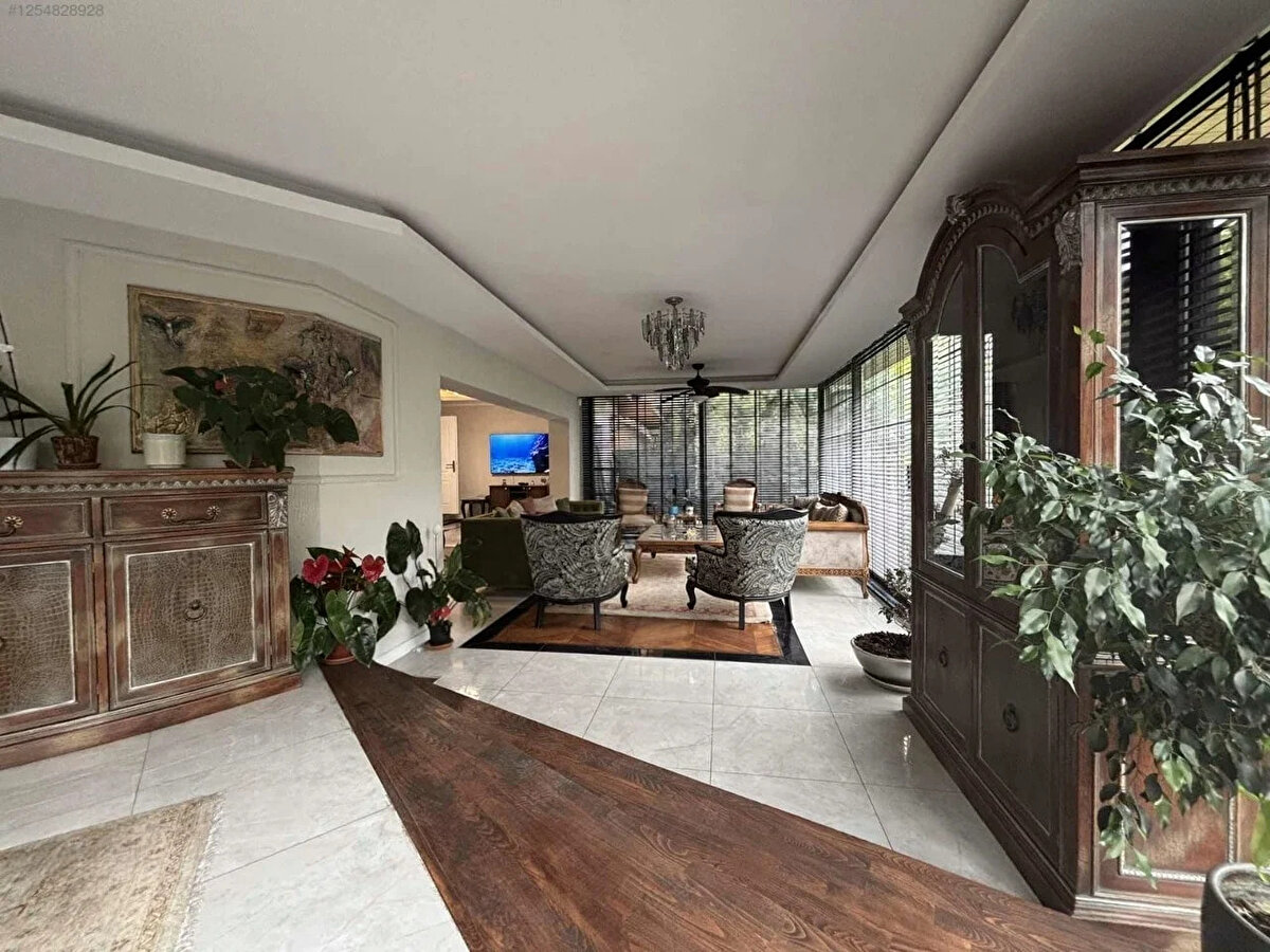 Söz konusu ofisin Kılıçdaroğlu tarafından boşaltılıp boşaltılmadığına dair resmi bir açıklama yapılmadı.