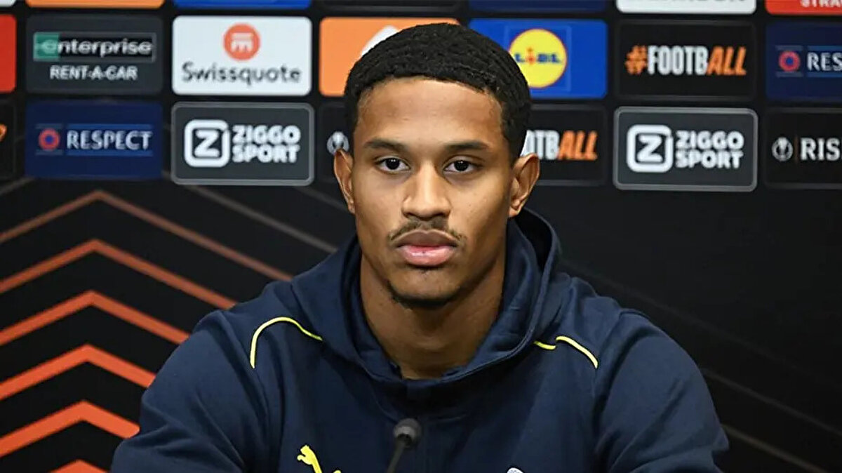 Fenerbahçe'de geçen sezon çapraz bağ sakatlığı nedeniyle sezonun çok büyük bölümünde forma giyemeyen Jayden Oosterwolde, sarı-lacivertlilerle sözleşme yeniliyor.<br>