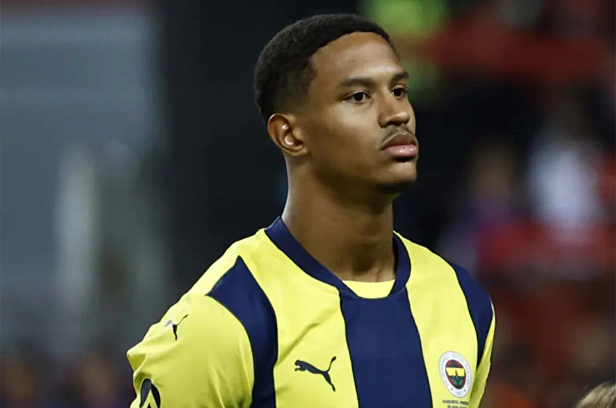 Fenerbahçe'nin 2023'te Parma'dan 6 milyon euro bonservisle kadrosuna kattığı Oosterwolde'nin piyasa değeri 13 milyon euro olarak gösteriliyor.<br>