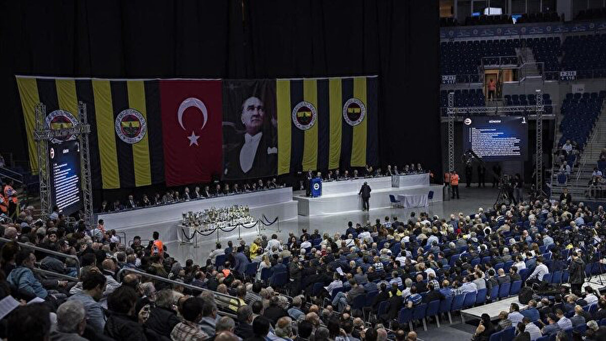 Sarı lacivertli camia mevcut yönetimin, olağanüstü kongre kararı alması için imza kampanyası düzenlemişti.<br>