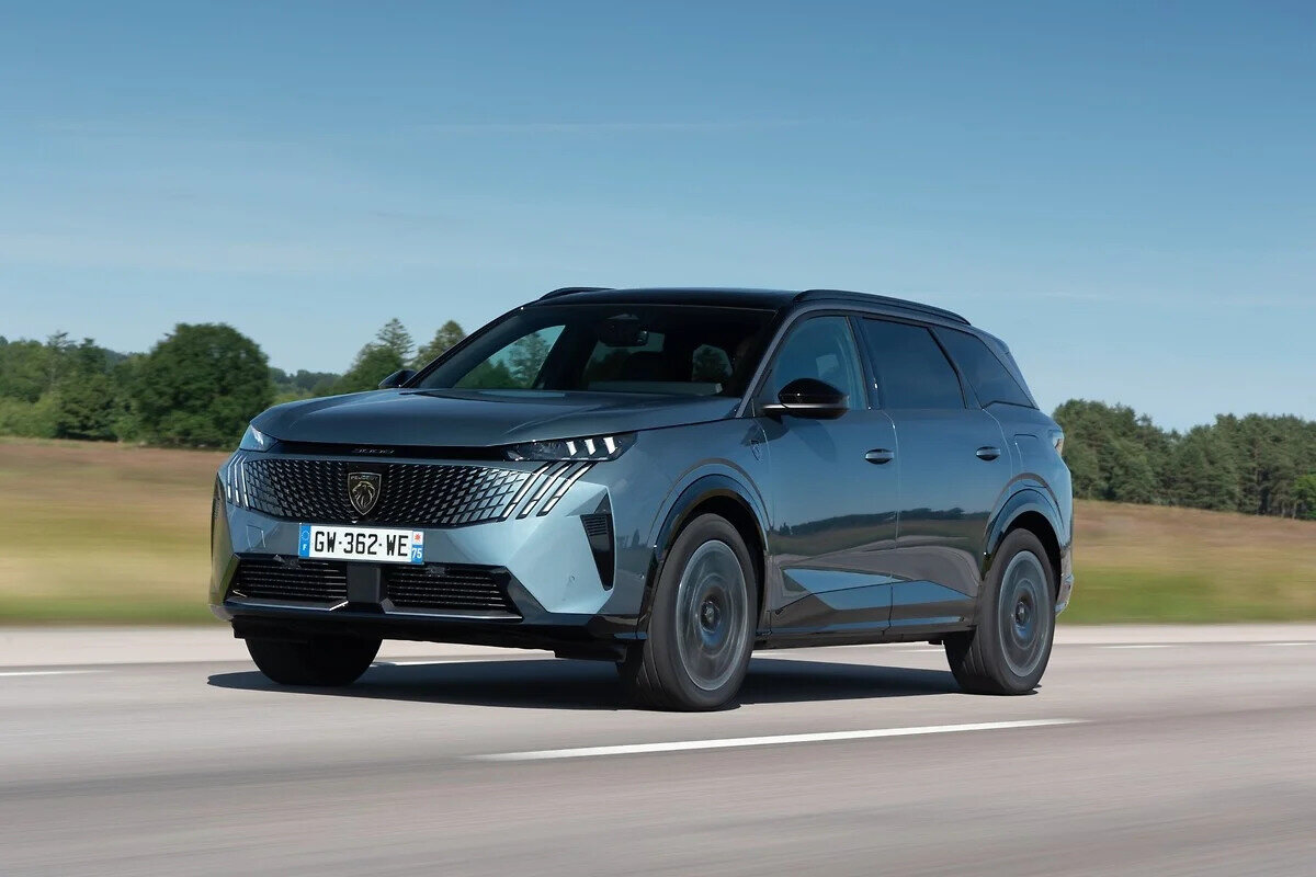 Yeni 5008 Allure 1.2 Hybrid 145hp* eDCS6: 2.975.000 TL<br><br>Yeni 5008 GT 1.2 Hybrid 145hp* eDCS6: 3.178.000 TL