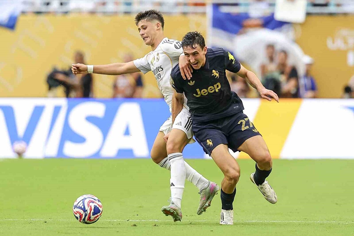 Real Madrid, ikinci yarıya daha etkili başladı. 54. dakikada sağ taraftan ceza sahasına giren Trent Alexander-Arnold’un ortasında kale alanındaki Gonzalo Garcia kafayla topu filelere yolladı ve Real Madrid’i 1-0 öne geçirdi. 