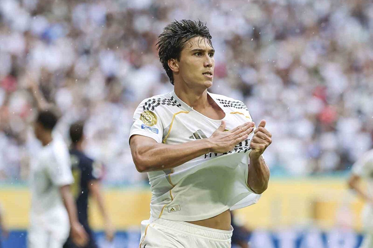 Kalan dakikalarda başka gol olmayınca eflatun-beyazlılar, sahadan 1-0’lık galibiyetle ayrılarak adını çeyrek finale yazdırdı. 