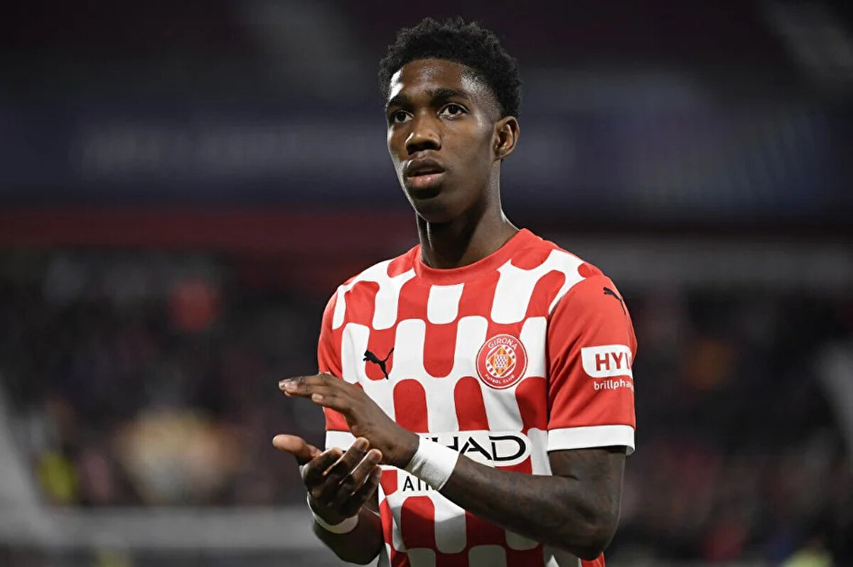 Geçen sezon 33 maça çıkan futbolcu, 3 gol 1 asistlik skor katkısı verdi.<br>