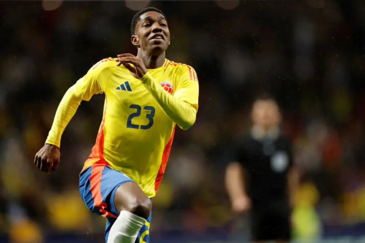 Türkiye Gazetesi'nde yer alan habere göre, Fenerbahçe Futbol Direktörü Devin Özek, 21 yaşındaki futbolcu için Girona ile görüşmelere başladı.<br>