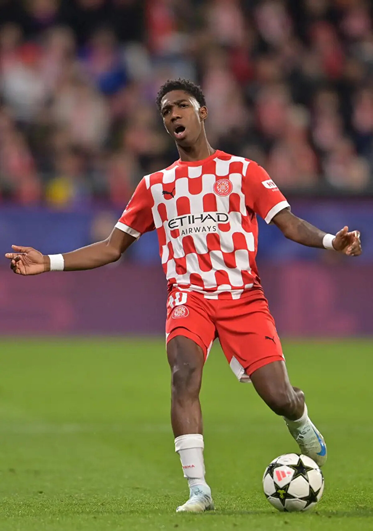 Transfere hız veren Fenerbahçe, Jhon Duran'ın ardından bir Kolombiyalı yıldız için daha harekete geçti.<br>