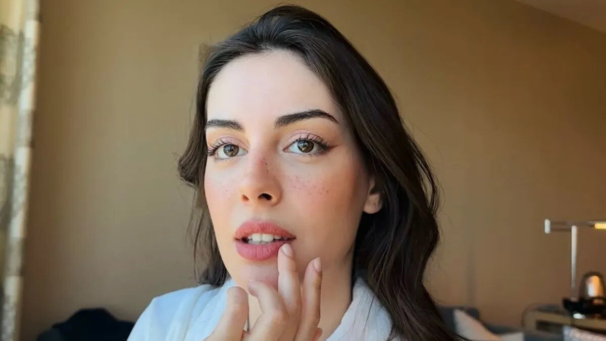 Başarılı oyunculuğu ve güzelliğiyle dikkat çeken Selin Türkmen son olarak Saba Tümer'in programına konuk oldu.