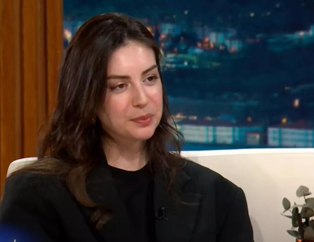 Diziden ayrılış sebebini açıklayan Türkmen 'Yapımla ortak karardı. Senaryo bunu gerektiriyordu. Gayet güzel bir şekilde ayrıldık' ifadelerini kullandı.