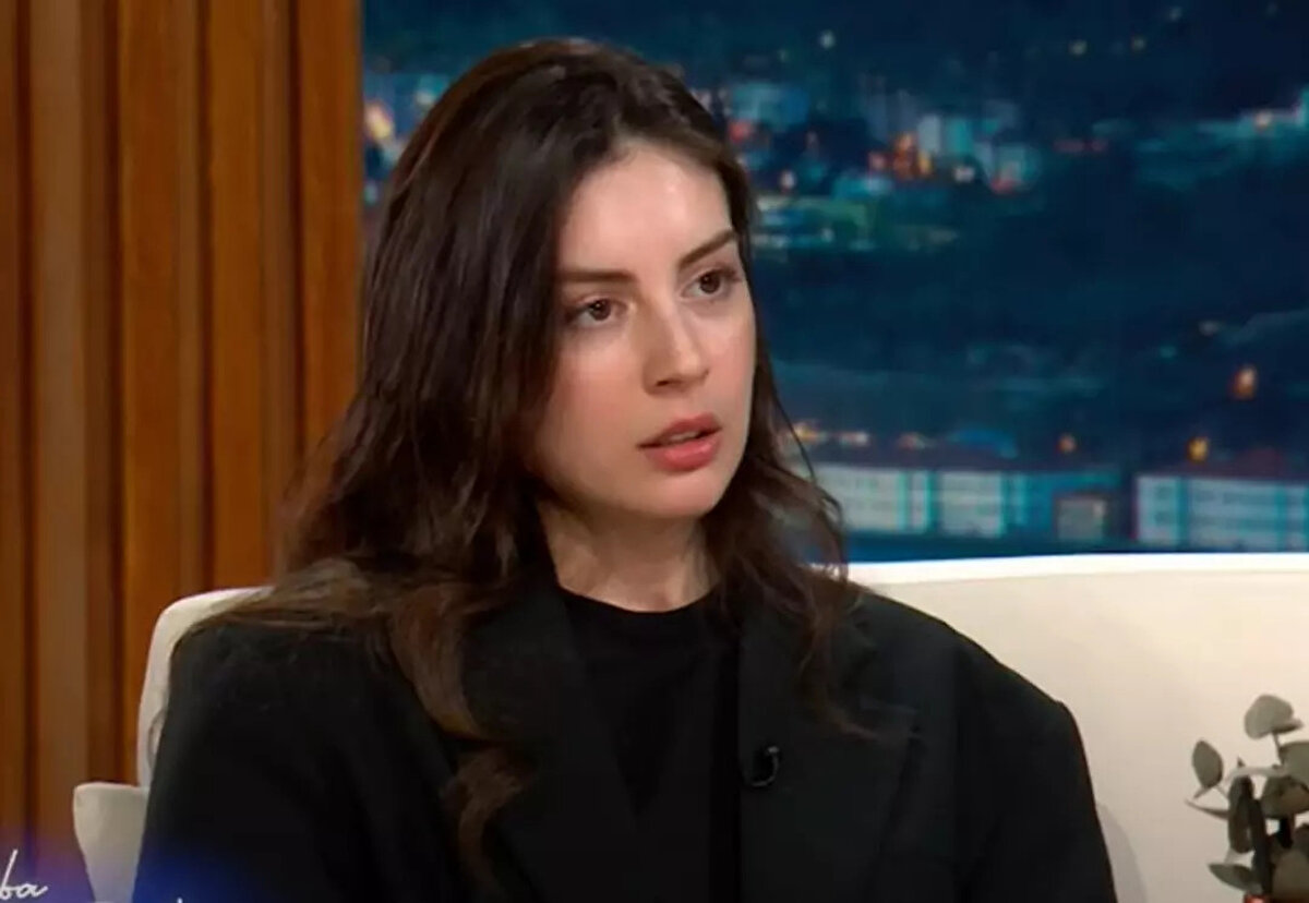 "Görenler çok şaşırıyor"<br><br>Kendi mesleğinden de vazgeçemeyen Selin Türkmen, Çağlayan Adliyesi'nde staj yaptığını söyledi. Adliyede kendisini görenlerin şaşırdığını itiraf eden Selin Türkmen 'Kızılcık Şerbeti'ni herkes izliyor. Çimen'i ailenin küçük kızı gibi kabul etmişler. Gördüklerinde çok şaşırıyorlar' ifadelerini kullandı.