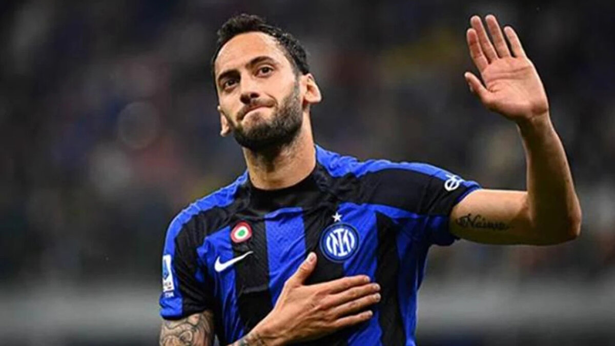 Galatasaray'da gündem Hakan Çalhanoğlu'nun transferi. Sarı kırmızılı ekip, Inter ile kriz yaşayan milli futbolcuyu kadrosuna katmayı planlıyor. 