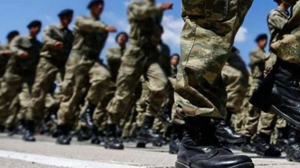 2025 Temmuz ayı memur maaş zammı<br><br>Türkiye genelinde memur ve emekli maaşlarına Temmuz ayında yüzde 15,57 oranında zam yapıldı. SGK, Bağ-Kur, tarım emeklileri ile dul ve yetimlerin zam oranı ise yüzde 16,67 olarak belirlendi.