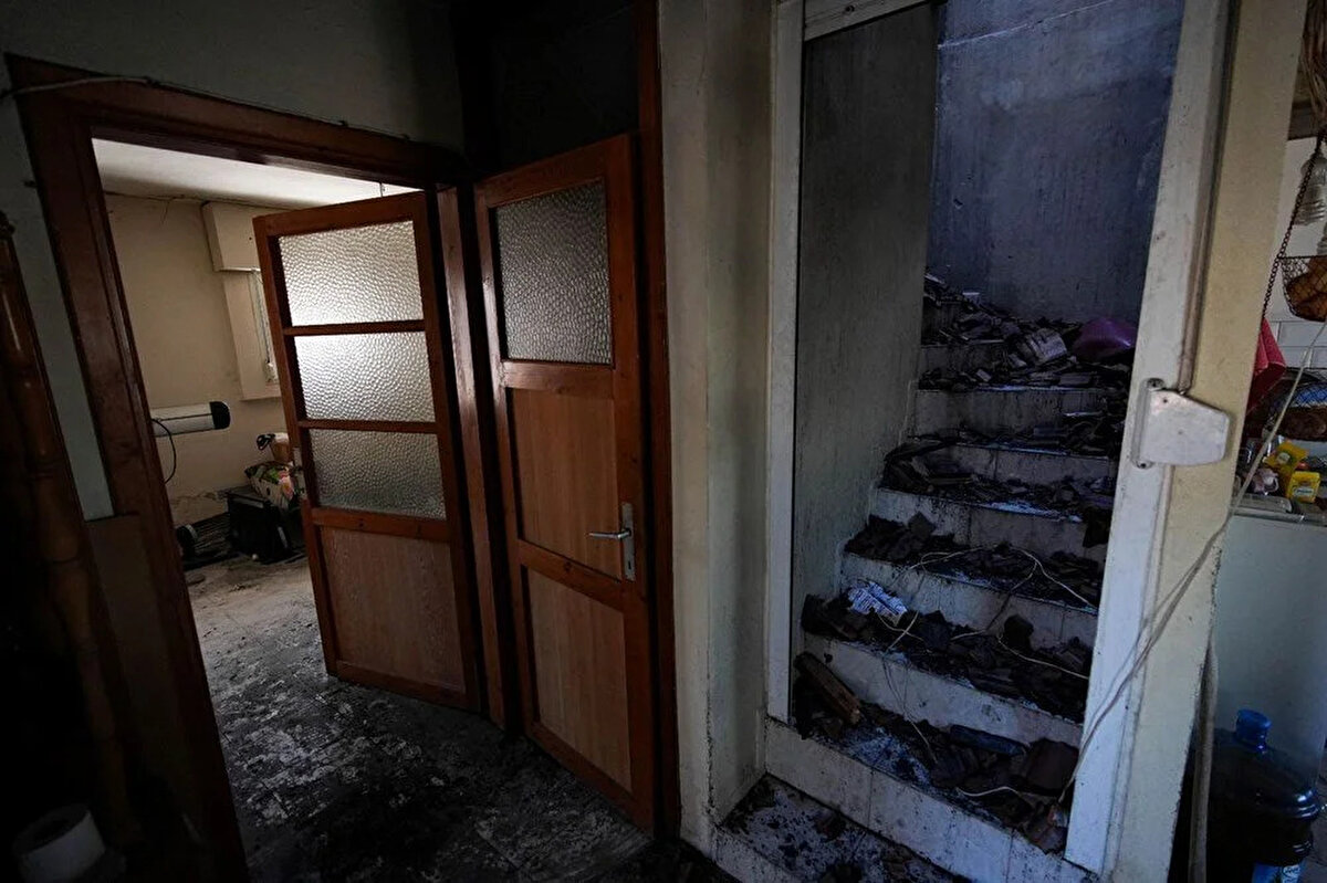 Ildır Mahallesi'nde başlayan yangını kontrol altına alma çalışmaları sürüyor. Bölgede etkili olan rüzgar, çalışmaları olumsuz etkiliyor.<br><br>Yangında bazı ev ve tarım arazileri zarar gördü.