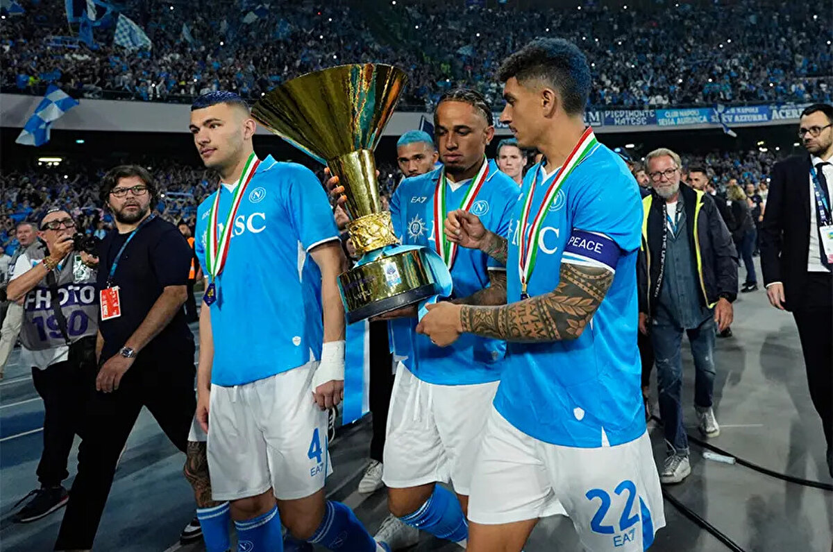 Haber detayında, kariyerini Avrupa'da sürdürmek isteyen Okafor'un bu teklifi geri çevirdiği kaydedildi. İsviçreli oyuncu, geçen sezon Milan'da birlikte forma giydiği Tammy Abraham'ın da Beşiktaş'a transfer olmasının ardından siyah beyazlılarda oynamaya sıcak baktığı ve olumlu geri dönüş yaptığı öğrenildi.<br>