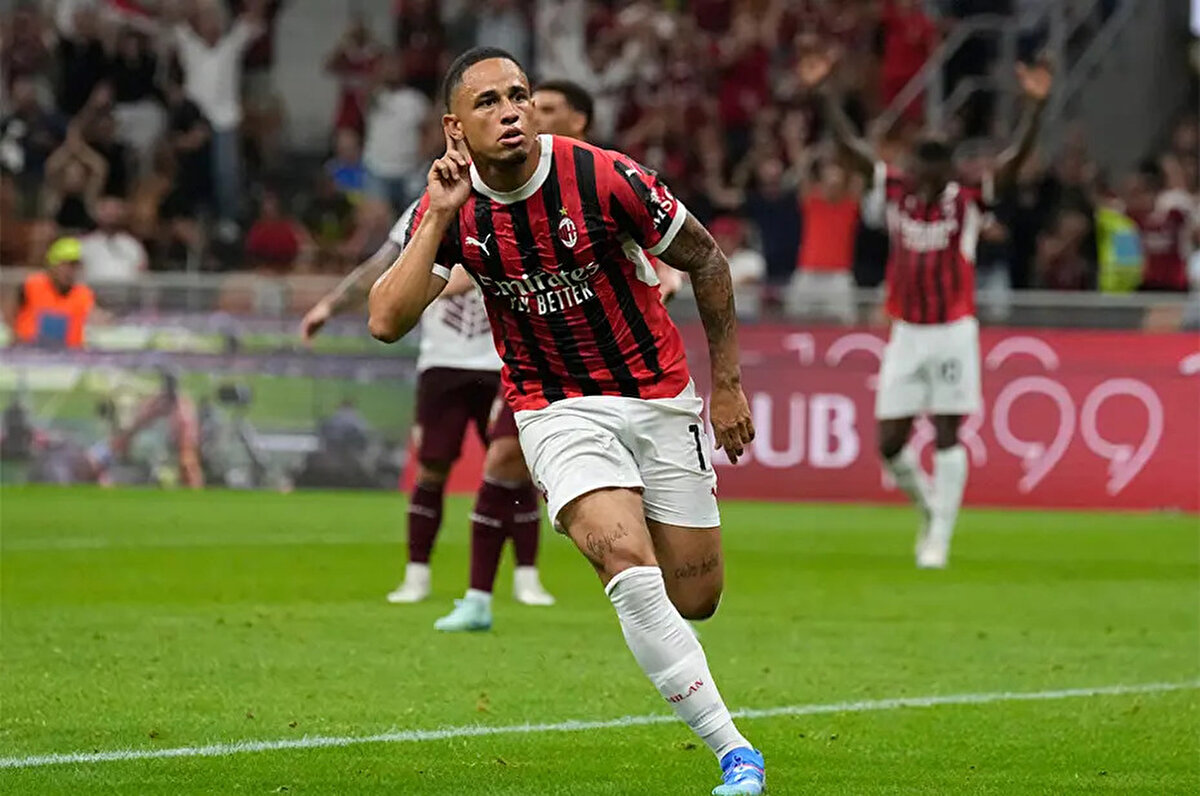 25 yaşındaki oyuncuya sadece Beşiktaş değil, Brezilya temsilcisi Flamengo'nun da talip olduğu ve Milan'ın 15 milyon euro bonservis bedeli talep ettiği belirtildi.<br>