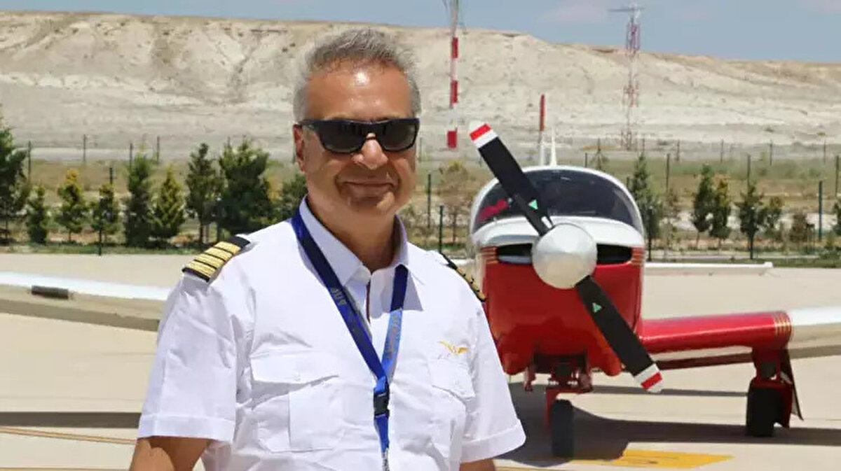 Demirci, ilk durağı olan Eskişehir’de Sivrihisar Havacılık Merkezi’ne iniş yaptı. Kaya ve pilot Demirci, Türkiye’nin ilk akrobasi pilotu Ali İsmet Öztürk, yine Türkiye’nin ilk kadın akrobasi pilotu olan kızı Semin Öztürk Şener, Sivrihisar Sportif Havacılık Kulübü Dernek Başkanı Kamuran Keskin ile teknik ekip tarafından karşıladı.