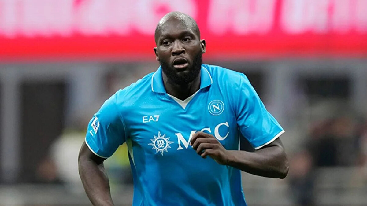 O zaman menajeri olan Mino Raiola'ya bu durumu istemediğini belirten Lukaku, daha sonra hiçbir menajerle çalışmama kararı aldığını açıkladı.<br>