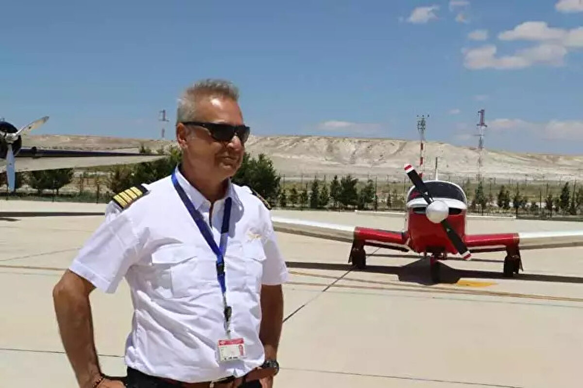 Bu dünya turunu 2025 yılında yapmamızın en büyük nedeni dünyada çok fazla savaş ve çatışma oluyor, bizim için en önemli şey dünya barışıdır ve bunun yanında Türk Hava Kurumumuzun Atatürk tarafından kuruluşunun 100’üncü yıl dönümü, o yüzden bu dünya turumuzu Türk Hava Kurumu ve dünya barışına adayacak şekilde hedefledik. Buraya uçuşumuz ilk ayağımızdı. Türkiye’de bu tip dünya turları çok yabancı, biz Türk pilot ve Türk bayraklı uçak olarak bunu ilk defa deniyoruz."