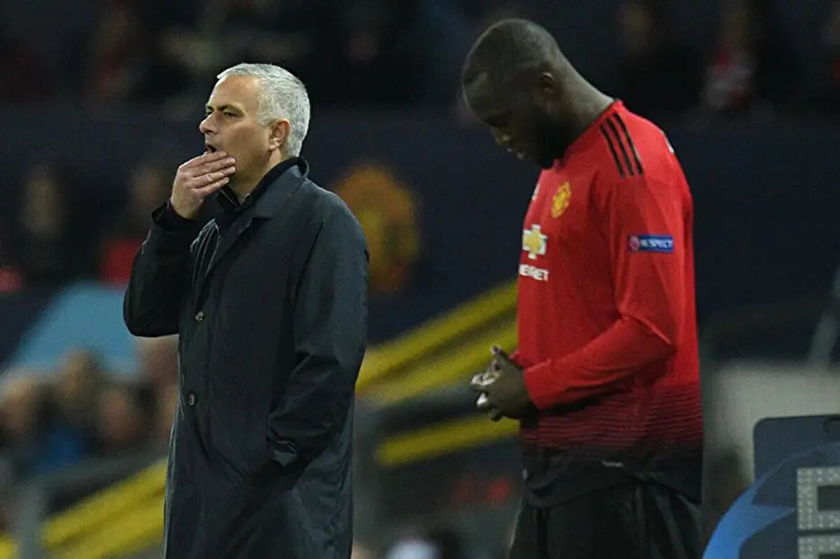 Bu teklif sonrası 84.7 milyon euroya Manchester United'ın yolunu tutan Lukaku, tatilden döndüğünde anlaşmanın sağlanmış olduğunu gördüğünü ve duruma sinirlendiğini belirtti.<br>