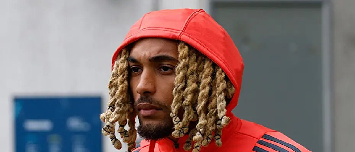 Galatasaray'ın Bayern Münih'e 30 milyon euro karşılığında gönderdiği Sacha Boey, Alman devinde beklentileri karşılayamadı.<br>