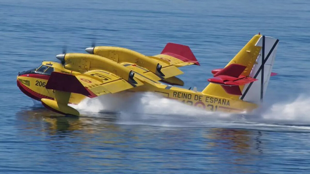 6. İspanya (~30+ araç): Akdeniz iklimi nedeniyle sıkça yangın riskiyle karşılaşan İspanya da yangın söndürme uçaklarını yoğun şekilde kullanıyor.