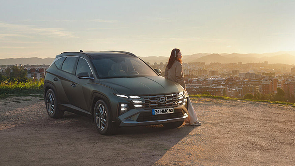 Hyundai ülkemizde en sık tercih edilen araba olmaya devam ediyor. Sıfır araç alacaklar Temmuz ayının gelmesiyle güncellenen araç fiyat listelerini araştırmaya başladı. Hyundai'de araç fiyatlarını ve kampanyalarını değiştirdi. Peki Hyundai 2025 Temmuz fiyat listesinde son durum ne? İşte Hyundai i10, i20, Bayon, Tucson, Kona ve Santa Fe Temmuz güncel fiyat listesi. 