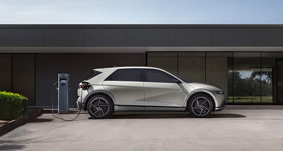 Hyundai Ioniq Temmuz 2025 fiyat listesi<br><br>Yeni Ioniq 5<br>Dynamic 125 kW 4x2 Elektrik Otomatik 1.919.000 TL<br>Ioniq 5 N<br>448 kW 4x4 Elektrik Otomatik 5.570.000 TL<br>Ioniq 6<br>Advance 111 kW 4x2 Elektrik Otomatik 1.918.500 TL