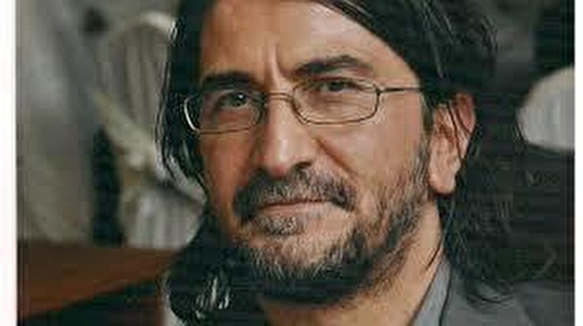 1956 yılında Trabzon’un Faroz semtinde dünyaya gelen Nihat Genç’in ailesi Maçka kökenlidir. Eğitim hayatına İskenderpaşa İlkokulu’nda başladı, ardından ortaokul ve lise eğitimini Trabzon Ticaret Lisesi’nde tamamlayarak 1974 yılında mezun oldu. Üniversite öğrenimi için önce İstanbul İktisadi ve Ticari İlimler Akademisi'ne, ardından Ankara’daki Bankacılık ve Sigortacılık Yüksekokulu’na kaydoldu. Ancak o dönemde yaşanan siyasi olaylar nedeniyle bu okulları tamamlayamadı. Daha sonra eğitimine Hacettepe Üniversitesi Sağlık İdaresi Yüksekokulu’nda devam etti ve 1983 yılında mezun oldu.