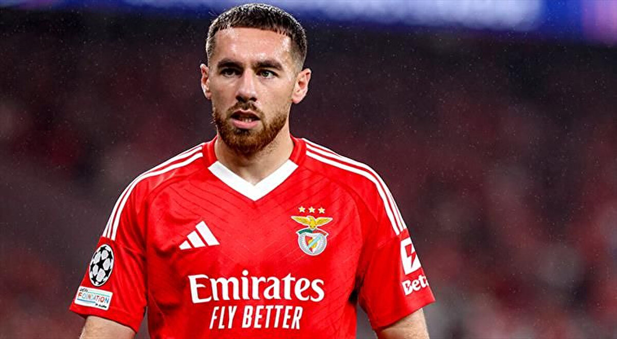 Sabah'ta yer alan habere göre, siyah beyazlı ekip, Fenerbahçe ve Galatasaray'ın da peşinde olduğu milli futbolcu için Benfica ile görüşme yaptı.<br>