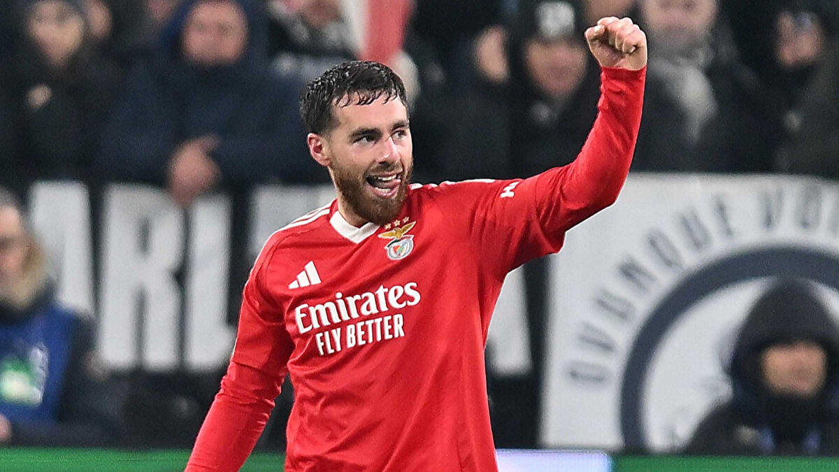 Geçmişte de belirttiği gibi Orkun Kökçü'nün yaz transfer döneminde yolunun Türkiye'ye düşmesi durumunda Beşiktaş forması giymek istediği aktarıldı.<br>