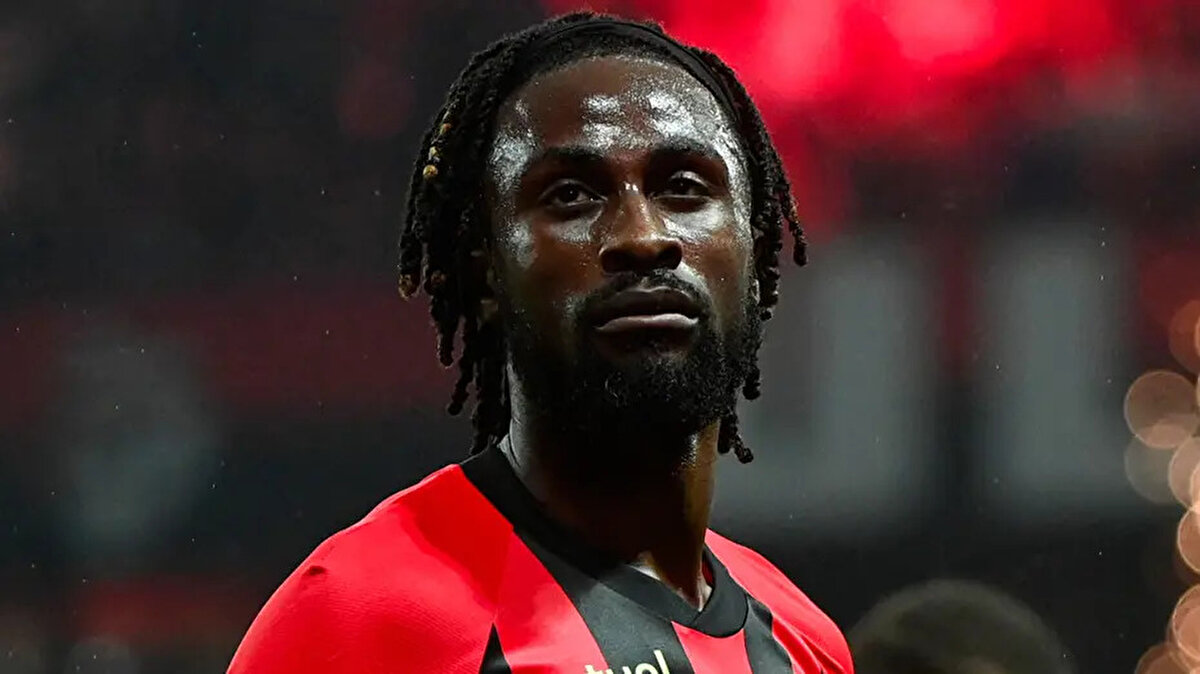 Mourinho ile görüşmesinin ardından Guessand'ın Fenerbahçe'de oynamayı kabul ettiği belirtildi.