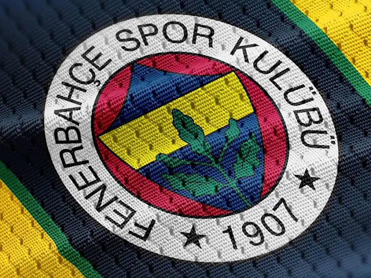 Kadrosunu yıldız isimlerle güçlendirmeye başlayan Fenerbahçe'nin gerçekleşecek muhtemel 2 transferini yapay zeka açıkladı.<br>