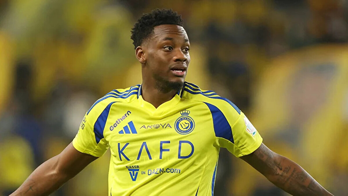 Fenerbahçe'de transfer çalışmaları tüm hızıyla devam ederken Jhon Duran sonrası bazı isimlerle daha imza aşamasına gelindi.<br>