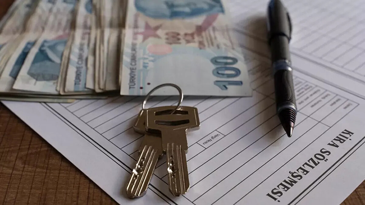 Temmuz 2025 kira artış oranı kaç oldu?<br><br>Temmuz 2025 kira artış oranı, TÜİK’in açıkladığı 12 aylık ortalama TÜFE verisi üzerinden yüzde 43,23 olarak hesaplandı. Bu oran, hem konut kiraları hem de iş yeri kiraları için yasal zam sınırını belirliyor. 1 Temmuz 2024’te sona eren yüzde 25’lik kira artış sınırı sonrasında, artık kiralar doğrudan enflasyon oranına göre artırılıyor.<br><br>Haziran ayına ait TÜİK verilerine göre:<br><br>Aylık enflasyon (TÜFE): %1,37<br><br>Yıllık enflasyon (TÜFE): %35,05<br><br>12 aylık ortalama TÜFE: %43,23<br><br>12 aylık ortalama ÜFE: %28,34<br><br>Bu verilere göre Temmuz 2025 kira zam oranı %43,23 olarak belirlendi.