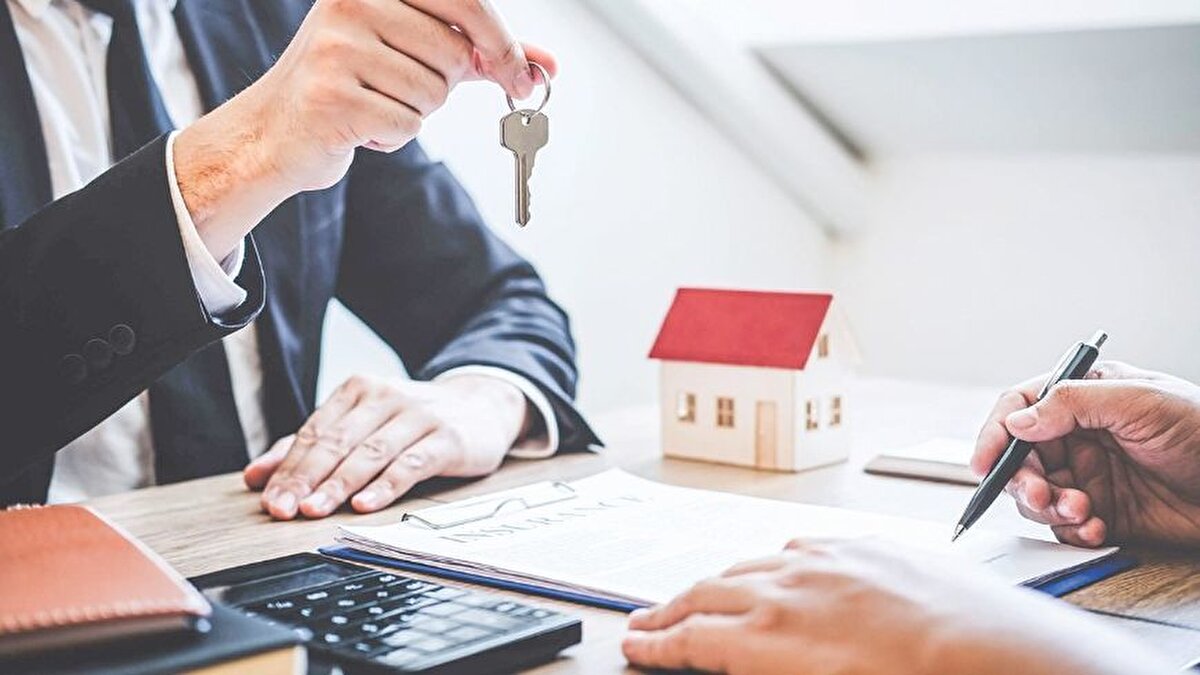 TEFE ve ÜFE oranları kira zammını etkiler mi?<br><br>TEFE ve ÜFE, yani Üretici Fiyat Endeksi, geçmişte kira artışında kullanılan göstergelerdi. Ancak 2019 yılında yapılan yasal düzenleme ile birlikte, kira artış oranlarının hesaplamasında yalnızca TÜFE dikkate alınmaya başlandı. Güncel mevzuata göre, TEFE-ÜFE ortalamasının hiçbir bağlayıcılığı yoktur. Ancak sözleşmelerde bu ifadenin yer alması hâlinde, TÜFE oranı geçerli sınır olarak kabul edilir.