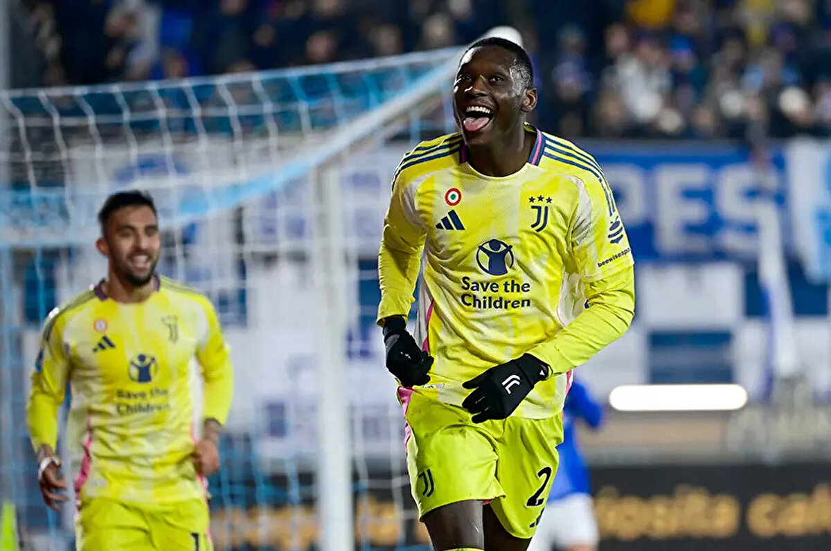 Victor Osimhen'in Juventus'a transferi durumunda İtalyan devinde Kolo Muani defterinin kapanacağı vurgulandı.<br>