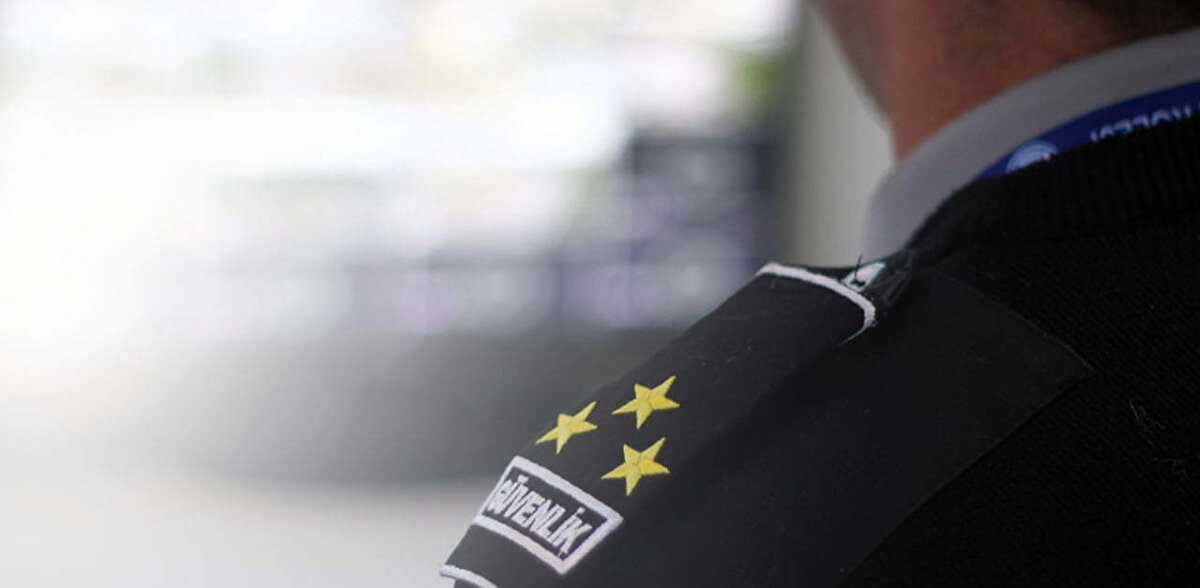 Sınav sistemi baştan sona yenilendi<br><br>Temel eğitim sınavı, 80 soruluk genel bölüm ve 20 soruluk silah bilgisi bölümünden oluşan iki kısım halinde yapılacak. Yenileme sınavı ise 40 soruluk genel bölüm ve 20 soruluk silah bilgisi sorularından oluşacak. Her iki sınavın yanı sıra uygulamalı sınav da 100 puan üzerinden değerlendirilecek.