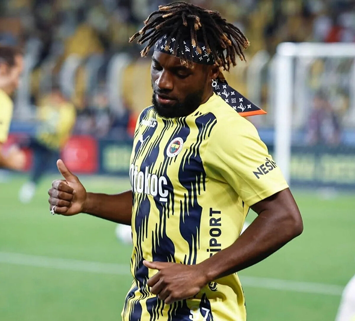 O dönemde iki önemli kişinin vefatını da yaşadım. Birçok şey, birçok şey yaşadım, oğlumun annesiyle bile birçok şey yaşadım, oğlumu göremezdi ve tüm bu şeyler... Göçmenlikle ilgili birçok şey oldu ve kulüp yaşadıklarımı biliyordu. Ve tüm bunlara rağmen, basında çok fazla kötü şey yayınlanıyordu ve bunların kulüp tarafından yayınlandığını biliyordum."<br> 