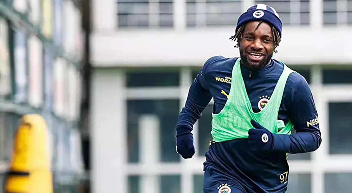 "Mourinho ile erkek erkeğe konuştuğumuzda, ona ne düşündüğümü söyledim, ona yaşadıklarımı anlattım, ona kanıtlar da gösterdim çünkü oyuncular da bazı şeyler yaşarlar ama bunlar mazeretlerdir. Evet. Ben ona gerçekten olan biten her şeyi gösterdim. Ve o benim yaşadıklarımı gerçekten anladığında, sonunda her şey yoluna girdi ve ben tekrar oynamaya başladım. Sonunda tam olarak böyle oldu. Bu önemli bir konuşmaydı. Erkekler olarak, neler olduğunu açıklamak ve bu, onların apseyi patlatmalarını sağlar"