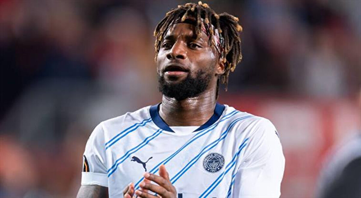 Kötü bir sonuç aldık. Sen en kötüsün, sahadaki en kötü oyuncusun, anlıyor musun? Ve bir araya geldik, erkekler gibi, ben sorumluluklarımı üstlendim, çoğu kişi sorumluluklarını üstlenmekten korkuyor, ben teknik direktörle konuşmaya gittim. Teknik direktörle konuşmaya gittim ve ona, olan biteni anlamadığımı söyledim.