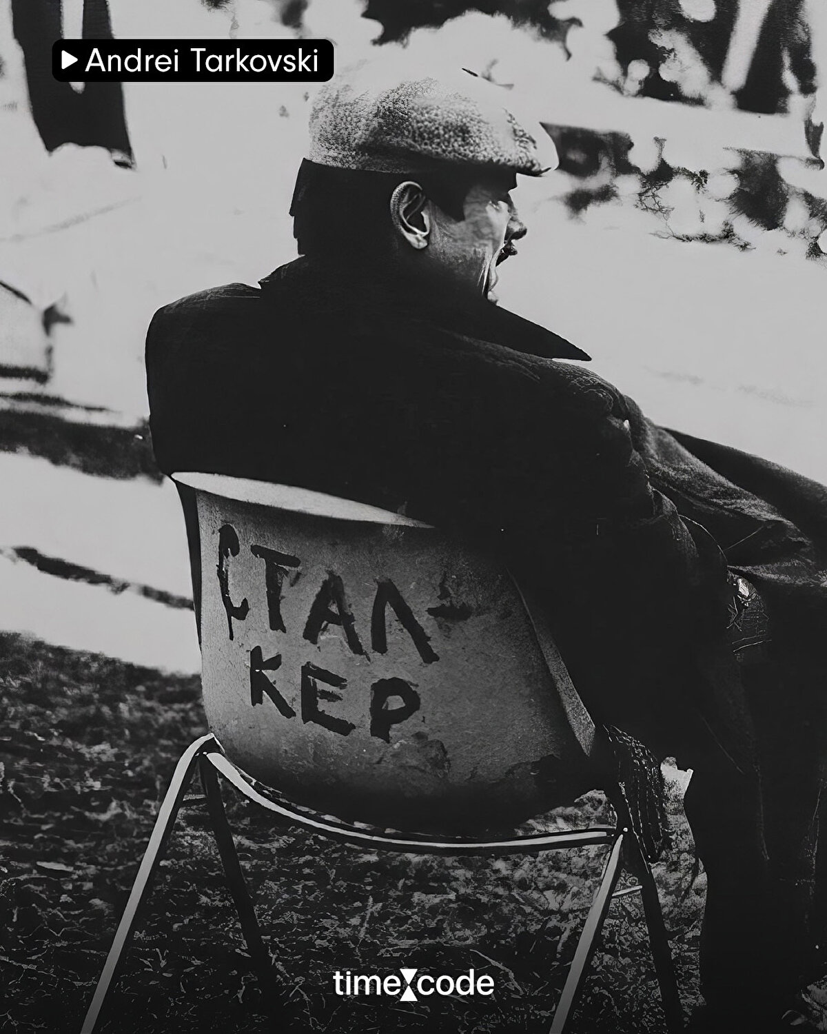 Bir film setine adım attığınızda en dikkat çeken nesnelerden biri, üzerinde ismi yazılı o ikonik sandalyedir.