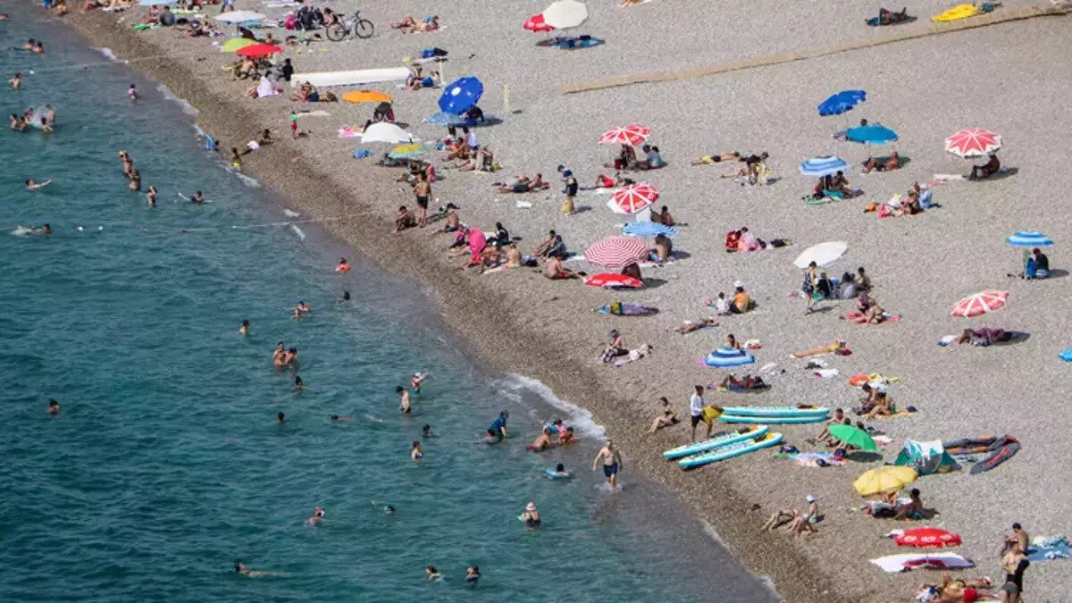 Akdeniz Bölgesi Sıcaklıkları<br>Adana: 36°C<br><br>Antalya: 37°C<br><br>Hatay: 33°C<br><br>Isparta: 33°C