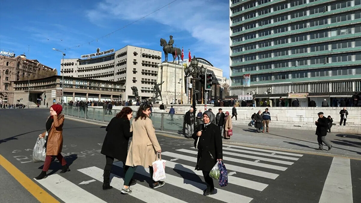 İç Anadolu Bölgesi Sıcaklıkları<br>Ankara: 30°C<br><br>Eskişehir: 32°C<br><br>Konya: 29°C<br><br>Nevşehir: 24°C